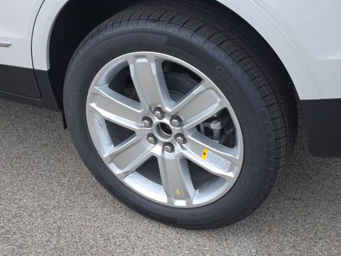 New 2025 Cadillac XT5 Premium Luxury image 17