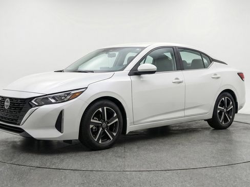 Used 2025 Nissan Sentra SV FWD image 3