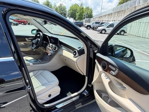 Used 2021 Mercedes-Benz GLC 300 4MATIC image 26