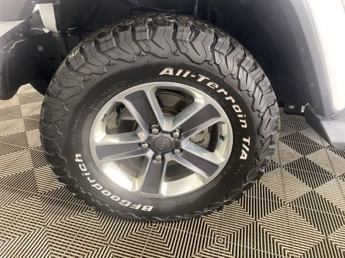 Used 2019 Jeep Wrangler Unlimited Sahara image 26
