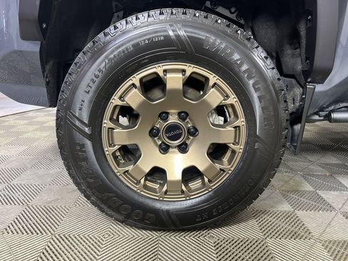Used 2024 Toyota Tacoma Trailhunter AWD/4WD image 32