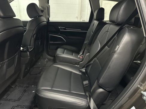 Used 2025 Kia Telluride S image 36
