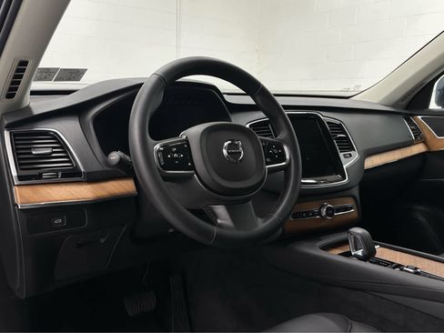 Used 2024 Volvo XC90 B5 Plus image 10