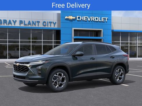 New 2026 Chevrolet Trax LT w/ Driver Confidence Package FWD image 2