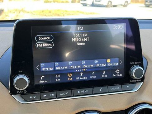 Certified 2022 Nissan Sentra SV w/ SV Premium Package image 4