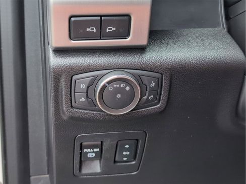 Used 2018 Ford F150 Platinum w/ Equipment Group 701A Luxury AWD/4WD image 28