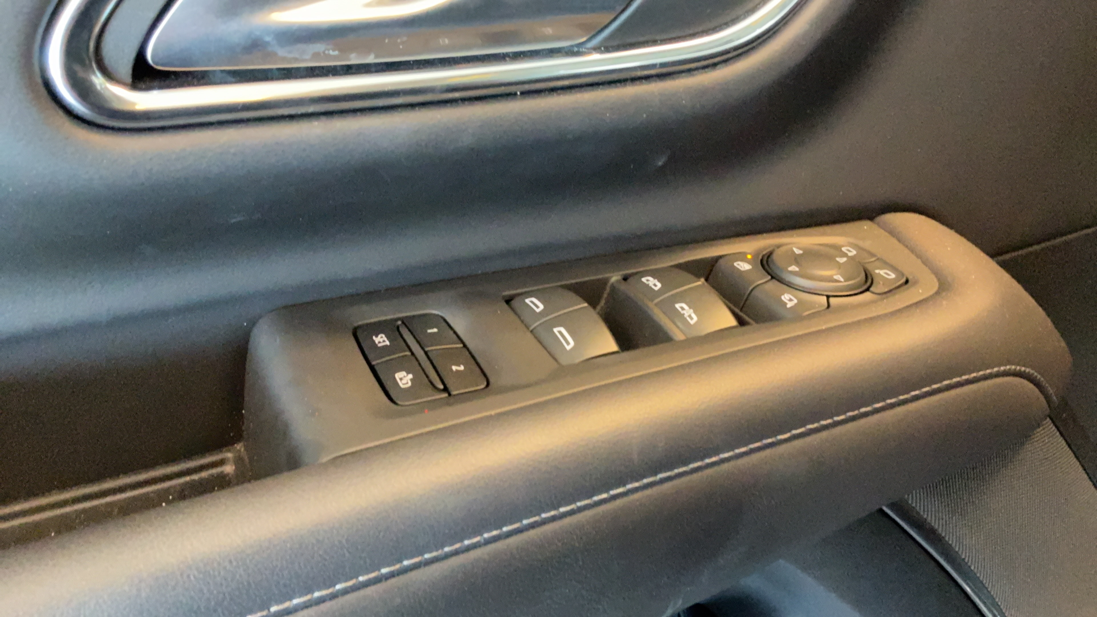 Used 2023 Chevrolet Tahoe Z71 w/ Luxury Package AWD/4WD image 23
