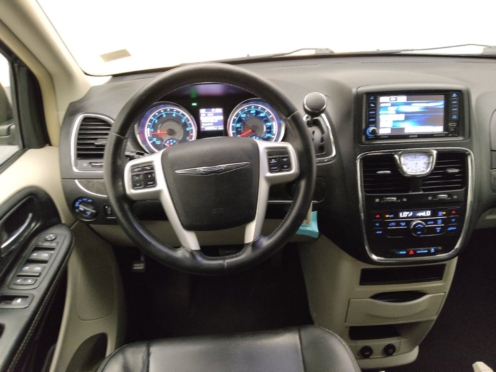 Used 2015 Chrysler Town & Country Touring FWD image 22