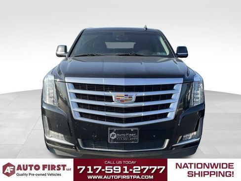 Used 2018 Cadillac Escalade ESV Luxury AWD/4WD image 2