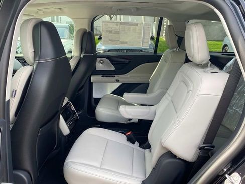 New 2026 Lincoln Aviator Reserve AWD/4WD image 7