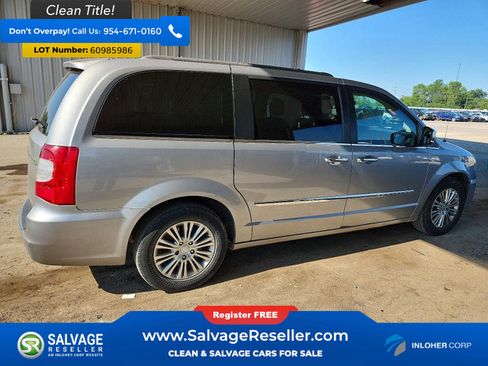 Used 2015 Chrysler Town & Country Touring-L w/ Driver Convenience Group FWD image 4