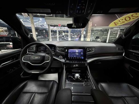 Used 2024 Jeep Wagoneer 4WD w/ Premium Group I image 28