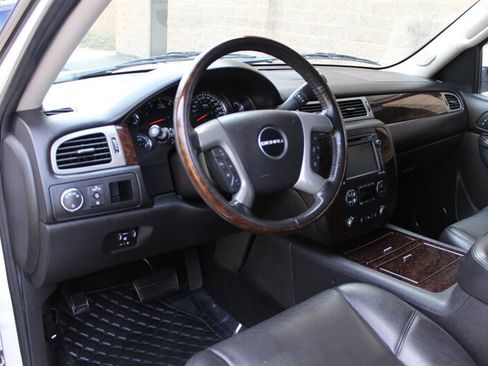 Used 2014 GMC Yukon XL Denali AWD/4WD image 9