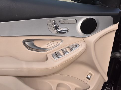 Used 2022 Mercedes-Benz GLC 300 image 35