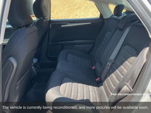 Used 2016 Ford Fusion SE FWD image 12