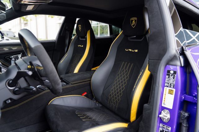 Used 2024 Lamborghini Urus Performante AWD/4WD image 21