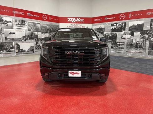 Used 2022 GMC Sierra 1500 Elevation w/ LPO, Elevation Black Package AWD/4WD image 8