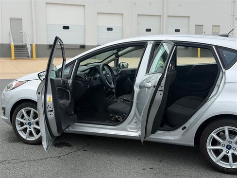 Used 2019 Ford Fiesta SE w/ Equipment Group 201A FWD image 8