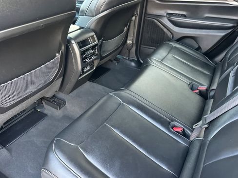 Used 2023 Jeep Grand Cherokee Limited image 4