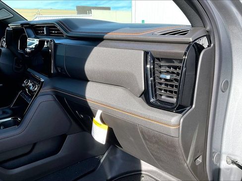 New 2026 GMC Sierra 2500 AT4 w/ AT4 Premium Plus Package AWD/4WD image 9