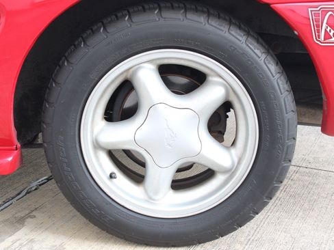 Used 1995 Ford Mustang GT RWD image 9