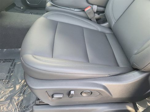 New 2026 GMC Sierra 1500 SLT image 13