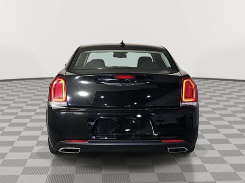 Used 2021 Chrysler 300 Touring w/ Sport Appearance Package RWD image 7