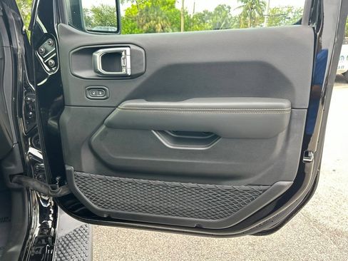 Certified 2025 Jeep Wrangler Unlimited Sahara AWD/4WD image 26