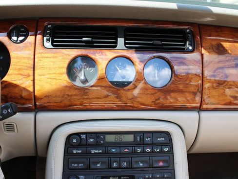 Used 2000 Jaguar XK8 Convertible RWD image 24