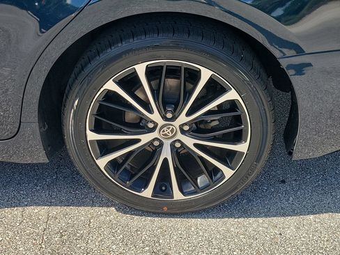 Used 2020 Toyota Camry SE FWD image 5