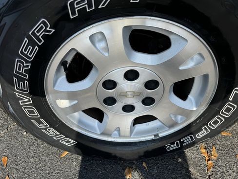 Used 2005 Chevrolet Avalanche Z71 w/ Sun And Sound Package image 6