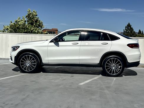 Used 2023 Mercedes-Benz GLC 300 4MATIC Coupe image 2