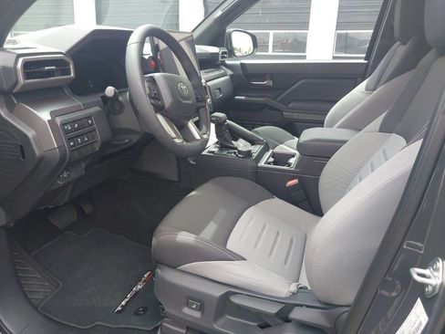 Used 2025 Toyota Tacoma TRD Off-Road AWD/4WD image 10
