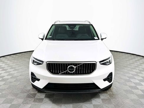 Used 2025 Volvo XC40 B5 Plus image 2