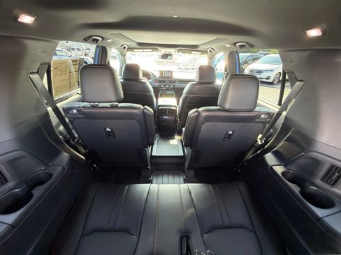 Used 2024 Honda Pilot TrailSport image 33