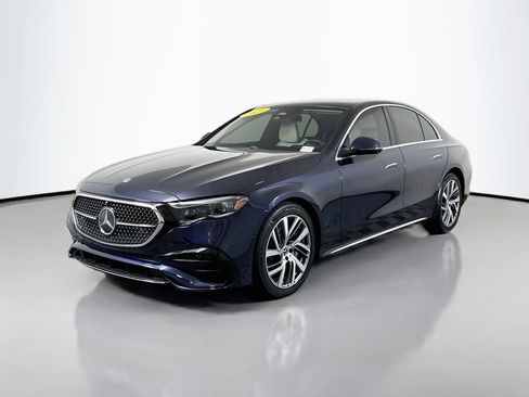 Used 2025 Mercedes-Benz E 450 4MATIC Sedan w/ MBUS Superscreen Package image 3