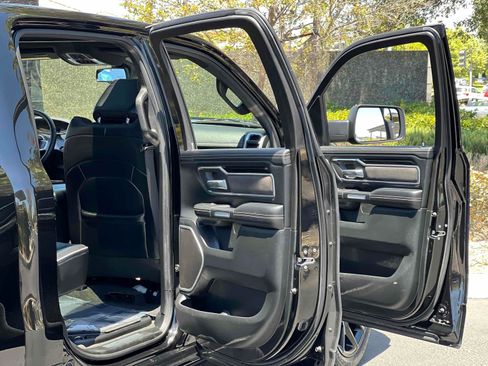 Used 2020 RAM 1500 Laramie AWD/4WD image 9