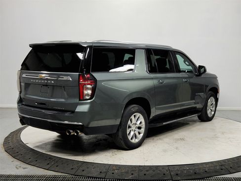 Used 2023 Chevrolet Suburban Premier image 8