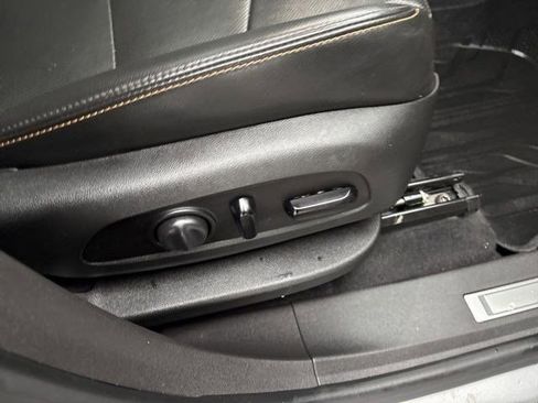 Used 2020 Chevrolet Equinox Premier image 42