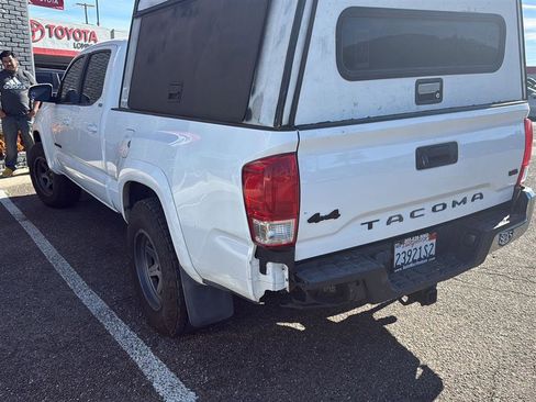 Used 2017 Toyota Tacoma SR5 w/ Tow Package image 2