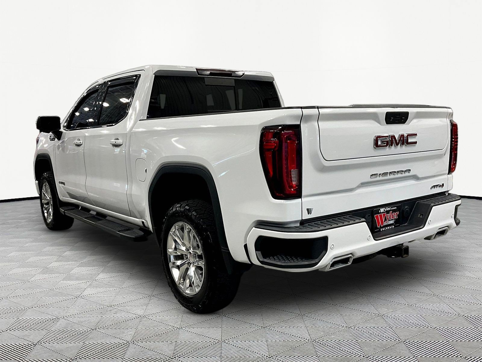 Used 2020 GMC Sierra 1500 AT4 w/ AT4 Premium Package AWD/4WD image 4