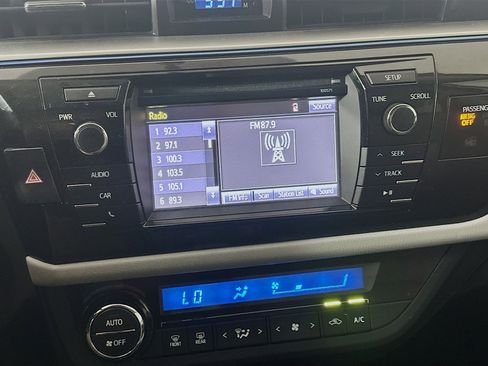 Used 2016 Toyota Corolla LE FWD image 19