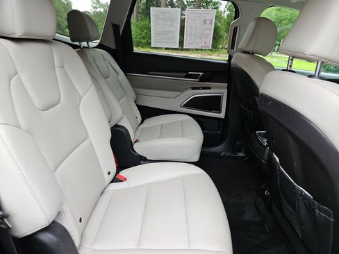 Used 2023 Kia Telluride S FWD image 17