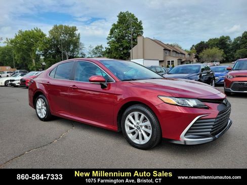 Used 2022 Toyota Camry LE w/ Cold Weather Package image 7