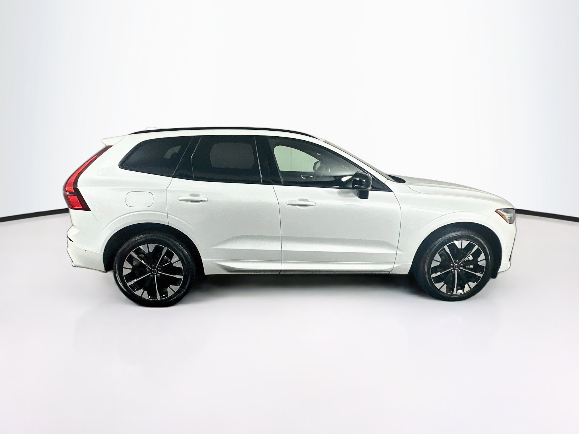 Used 2026 Volvo XC60 B5 Plus AWD/4WD image 10
