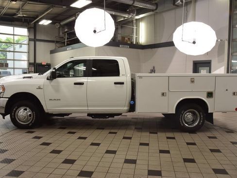 Used 2024 RAM 3500 SLT w/ Quick Order Package 2YG SLT AWD/4WD image 3