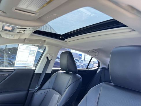 Used 2023 Lexus ES 350 w/ Accessory Package (Z1) image 19