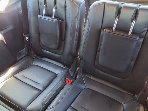 Used 2017 Ford Explorer XLT w/ Equipment Group 202A image 8