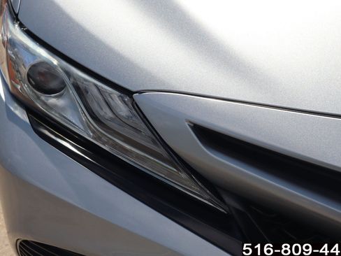 Used 2019 Toyota Camry XSE image 9