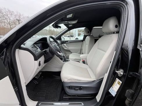 Certified 2022 Volkswagen Tiguan SE R-Line image 28